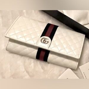 NEW GUCCI RARE wallet, dust bag, cards, box full set